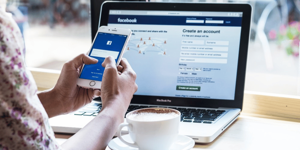 facebook-ads-crear-anuncios-poco-presupuesto-computadora-telefono-facebook-servisoftcorp.com