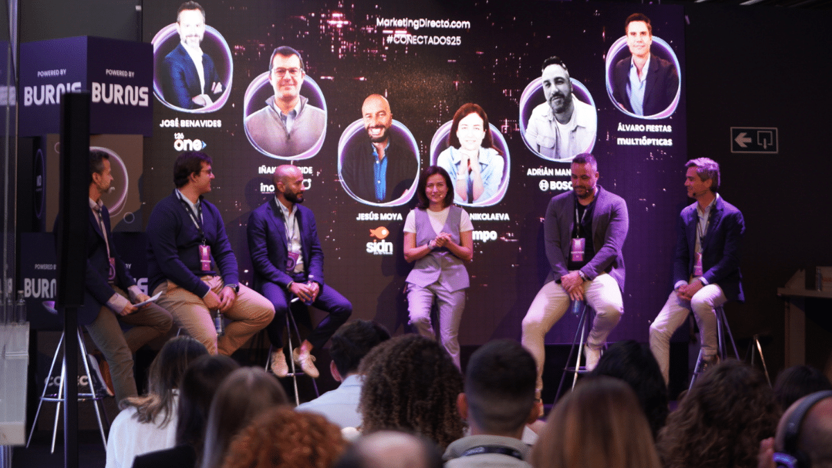 conectados-2025-la-IA-revolucionara-el-sector-publicitario-servisoftcorp.com