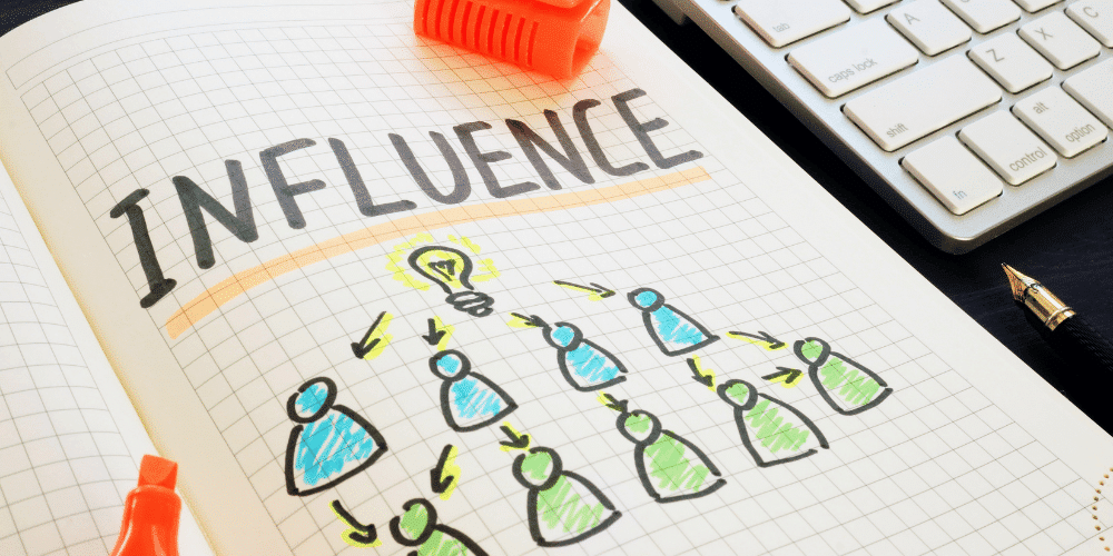 Influence-Mastery-el-curso-que-todo-profesional-del-marketing-digital-estaba-esperando-influencer-servisoftcorp.com