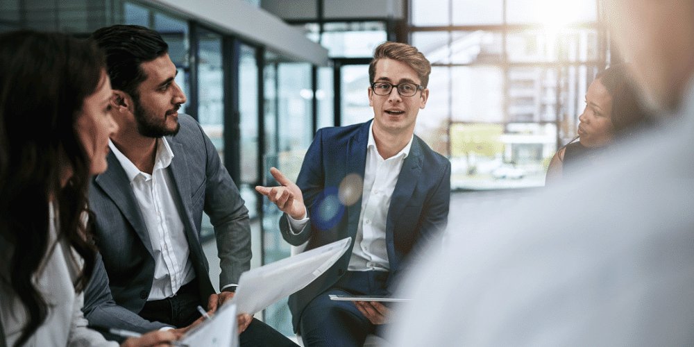 Influence-Mastery-el-curso-que-todo-profesional-del-marketing-digital-estaba-esperando-profesionales-marketing-estudiando-servisoftcorp.com